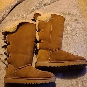 UGG Bailey Bow boots, brown, size 9